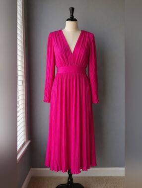 Brand: ZARASize: US S (fits true to size)Color: Bright hot pink / fuchsia